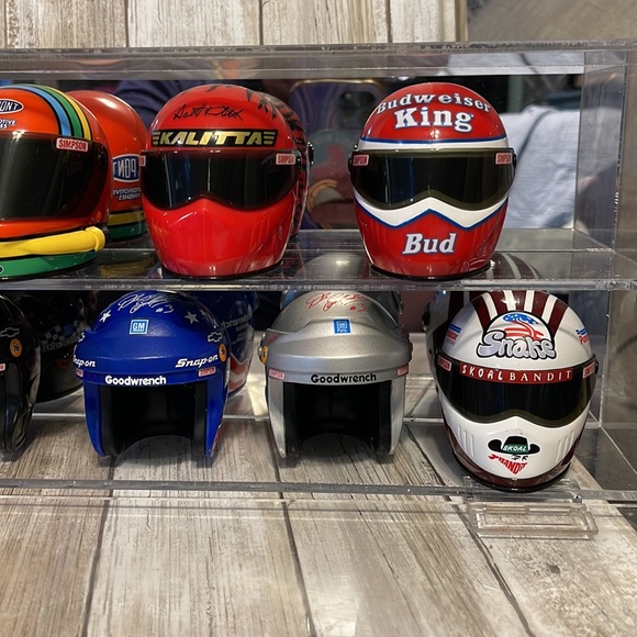 A set of 10 mini helmets. - Picture 3 of 4